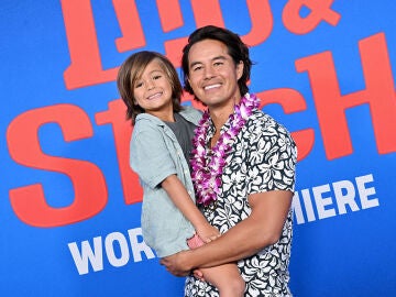 Calihan Gee y Garrett Gee en la premier de Lilo & Stitch