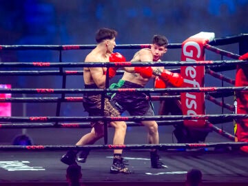 Viruzz y Mazza durante su combate en La Velada del A&ntilde;o V