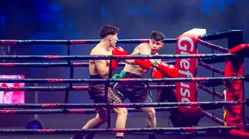 Viruzz y Mazza durante su combate en La Velada del Año V Viruzz y Mazza durante su combate en La Velada del Año V