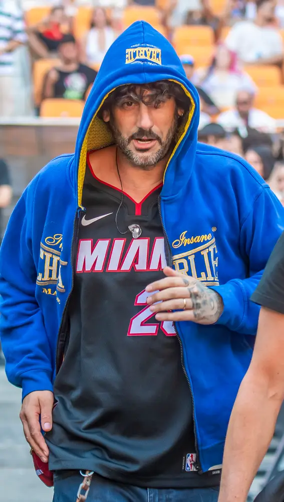 Melendi durante su actuación en La Velada del Año V Melendi durante su actuación en La Velada del Año V