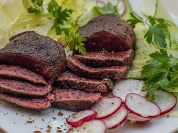 Un filete, cuatro pinzas y un truco que arrasa en redes