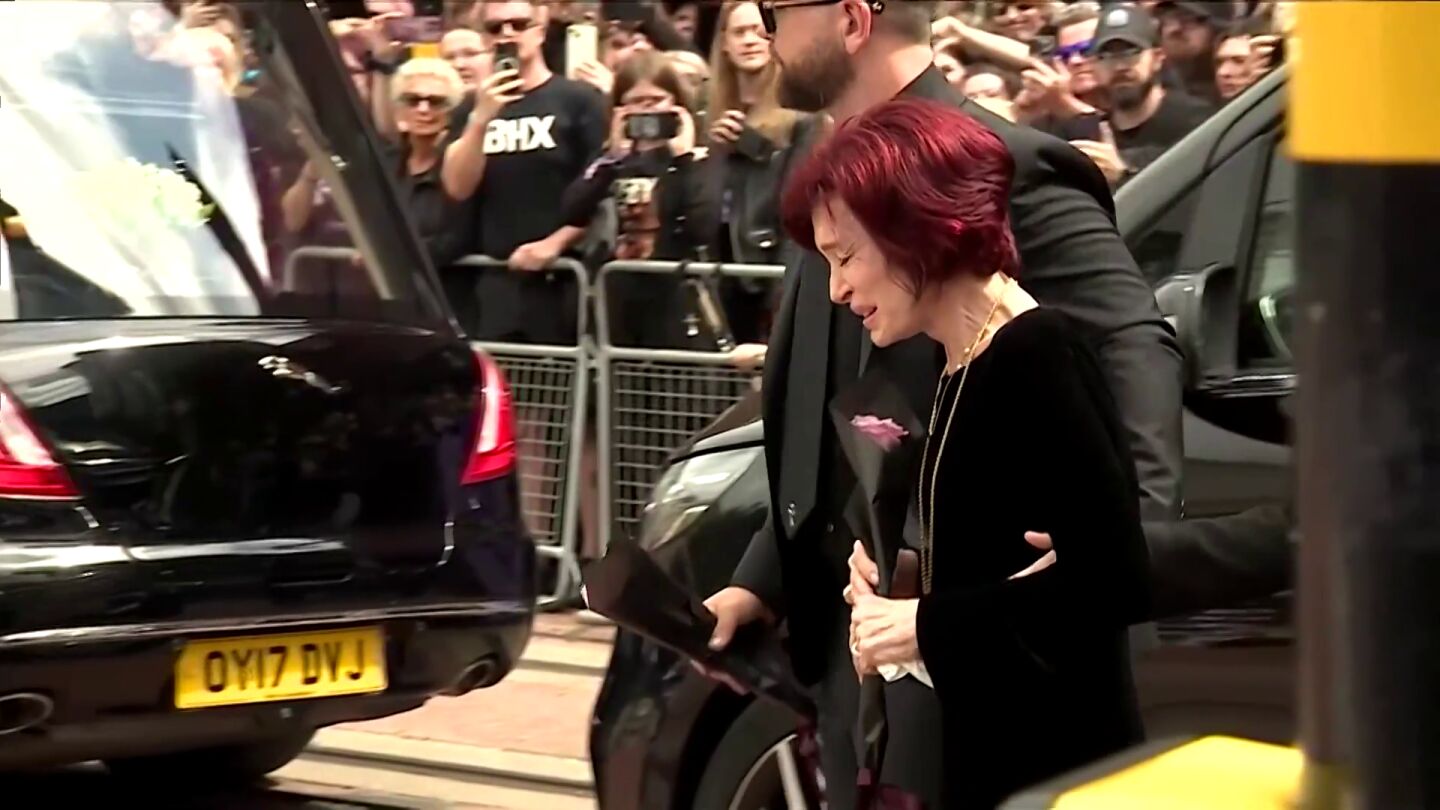 Sharon Osbourne se derrumba en el emotivo funeral de Ozzy en Birmingham
