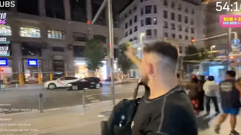 : ¡Rúgele!... y casi se llevan una multa en directo Guanyar saluda a fans