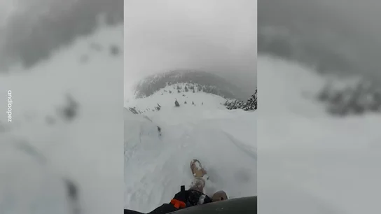 Un snowboarder sobrevive a una caída de 20 metros desde un acantilado Un snowboarder sobrevive a una caída de 20 metros desde un acantilado