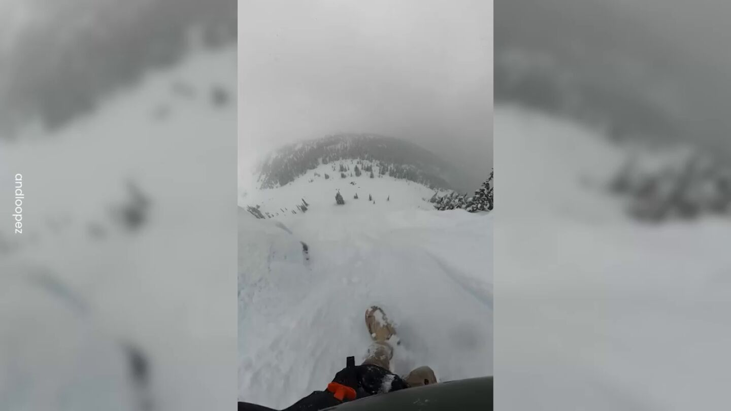 Un snowboarder sobrevive a una ca&iacute;da de 20 metros desde un acantilado