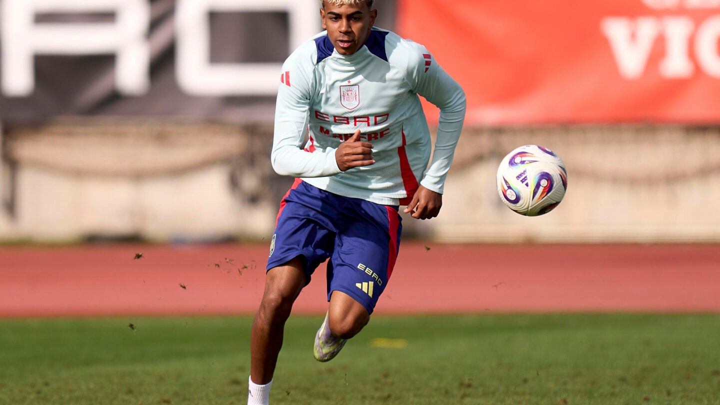 Lamine Yamal entrenando con la Selecci&oacute;n Espa&ntilde;ola