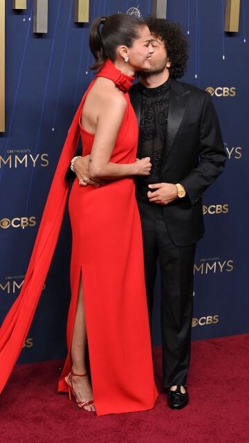 Selena Gomez y Benny Blanco en los Emmy 2025
