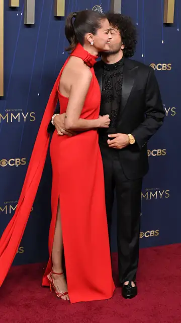 Selena Gomez y Benny Blanco en los Emmy 2025 Selena Gomez y Benny Blanco en los Emmy 2025