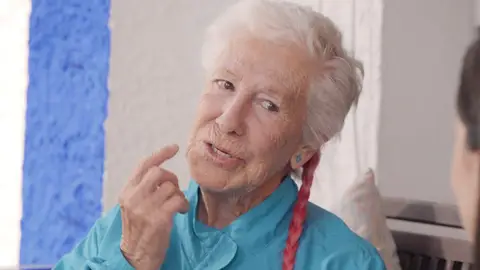 Abuelita Mochilera en Señora Abuelita Mochilera en Señora