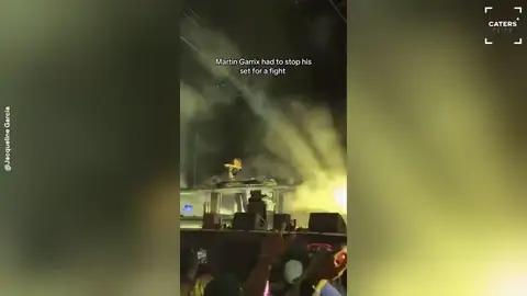 Martin Garrix tiene que detener un concierto para frenar una pelea Martin Garrix tiene que detener un concierto para frenar una pelea