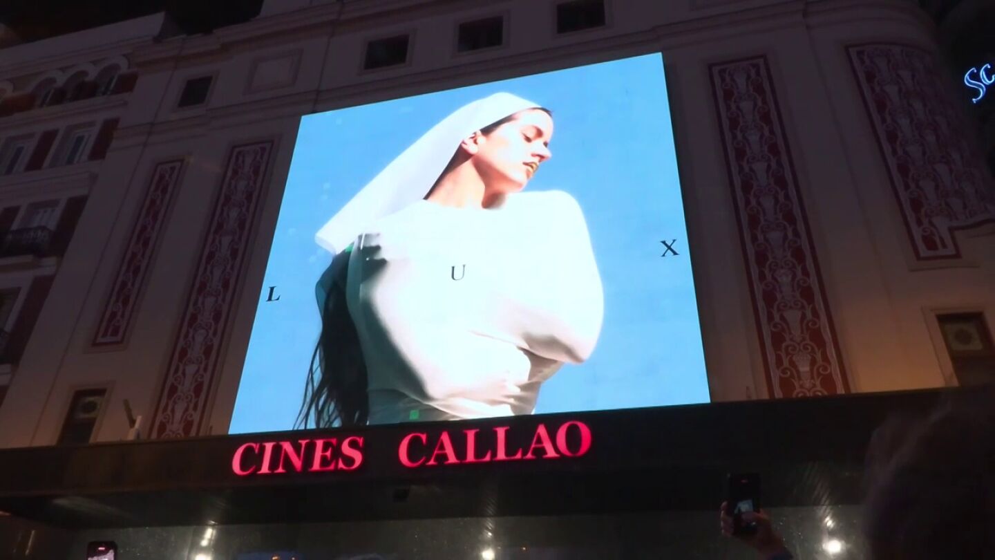 Portada de Lux de Rosalía en Callao