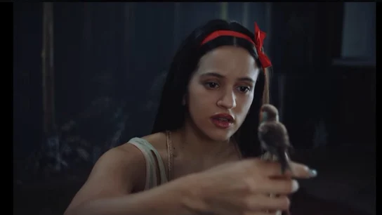 Rosalía en el videoclip de Berghain Rosalía en el videoclip de Berghain