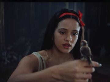 Rosal&iacute;a en el videoclip de Berghain