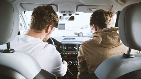 Dentro de un coche
