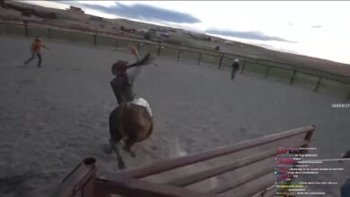 El streamer Marlon sufre una aparatosa caída de un toro en pleno directo