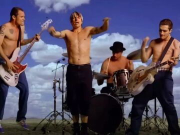Red Hot Chili Peppers en el videoclip de Californication.