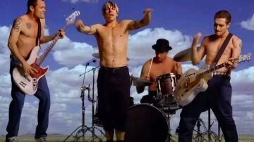 Red Hot Chili Peppers en el videoclip de Californication.