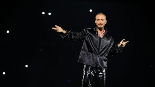 J Balvin durante un concierto en Medell&iacute;n