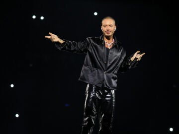 J Balvin durante un concierto en Medell&iacute;n