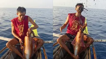 Un pescador se vuelve viral después de que un calamar gigante le arroje su tinta por sorpresa Un pescador se vuelve viral después de que un calamar gigante le arroje su tinta por sorpresa