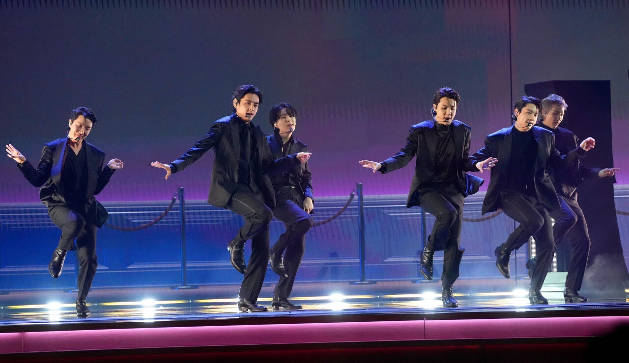 BTS durante una actuaci&oacute;n