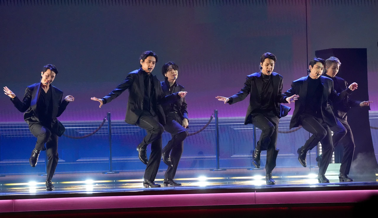 BTS durante una actuación