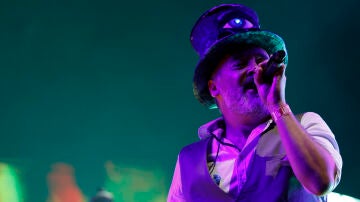 El cantante del grupo musical Love of Lesbian, Santi Balmes, durante un concierto en Zaragoza en 2025
