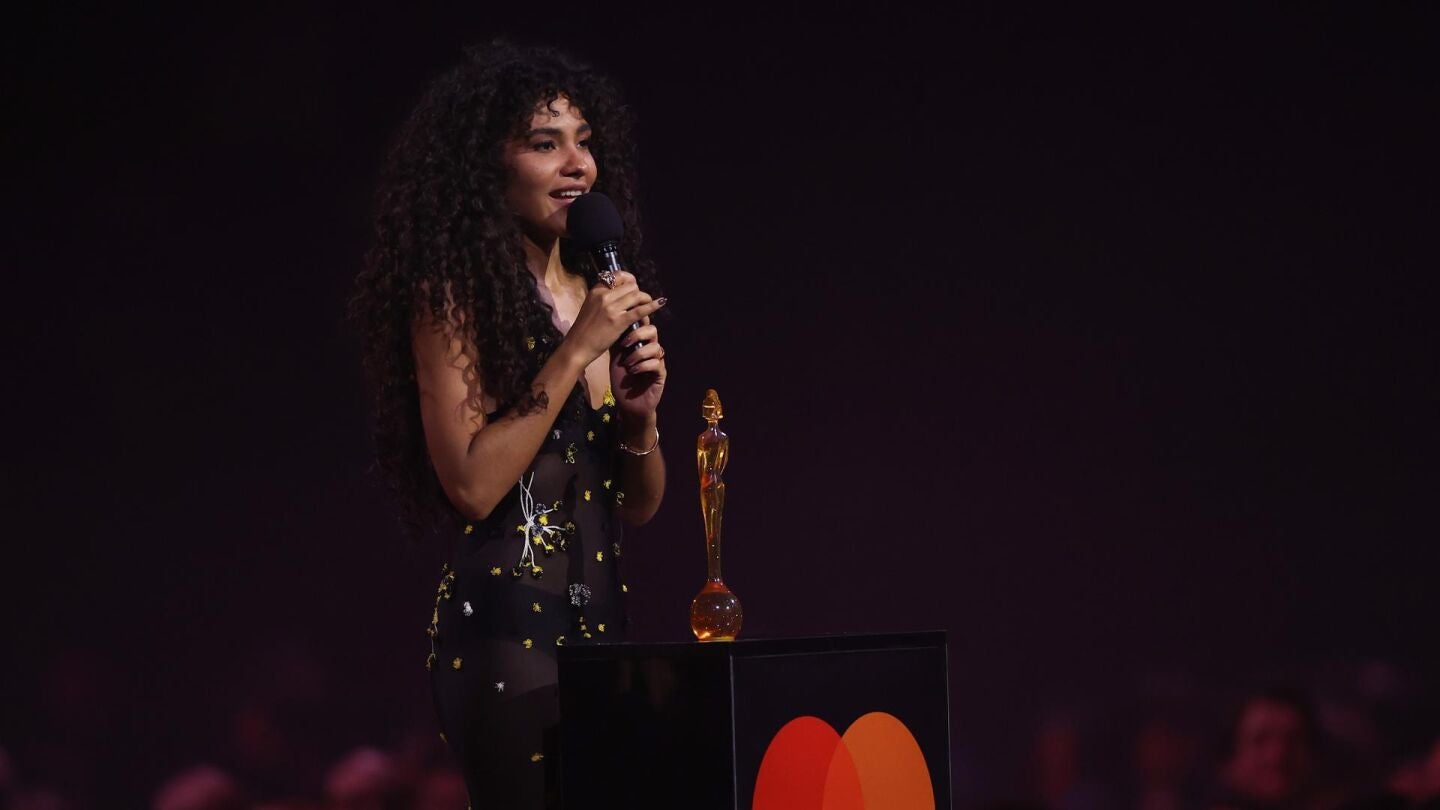 Olivia Dean en los BRIT Awards 2026