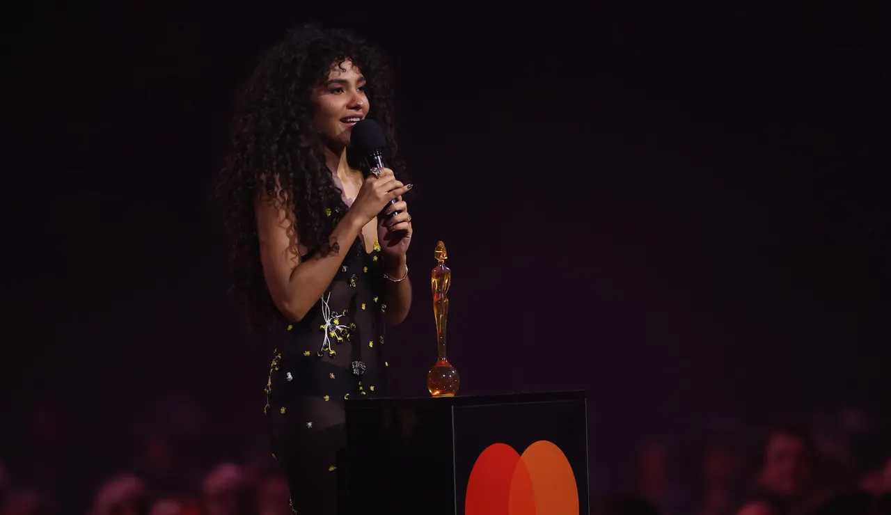 Olivia Dean en los BRIT Awards 2026