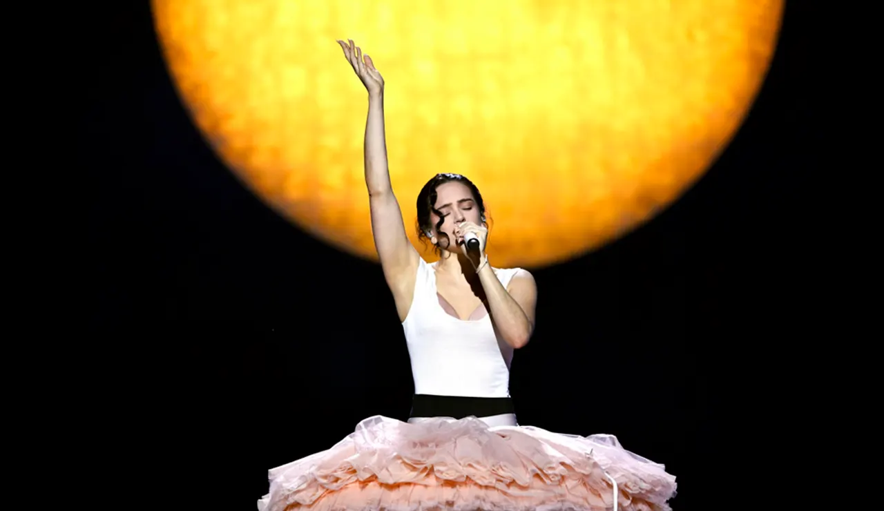 Rosalía inaugura el LUX TOUR en Lyon