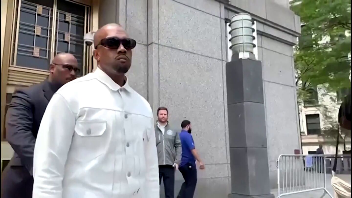 Kanye West postpone su concierto en Francia