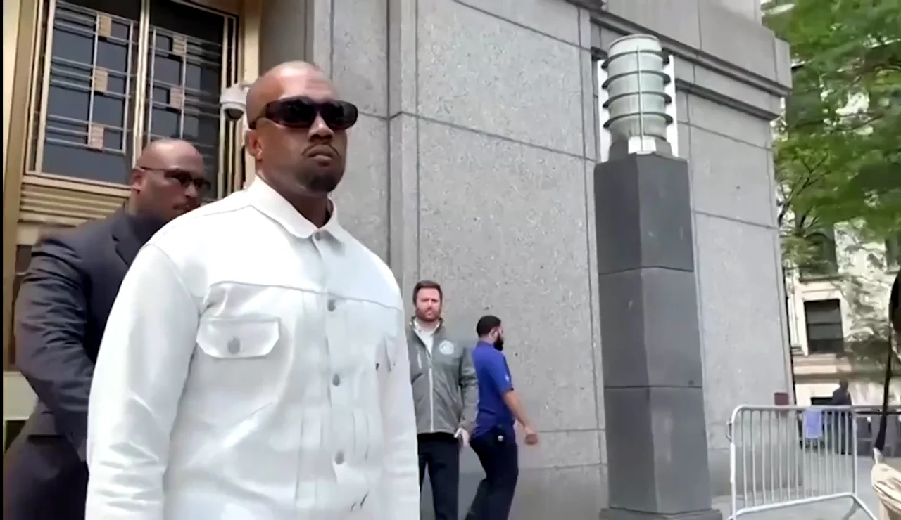 Kanye West postpone su concierto en Francia