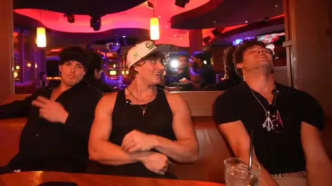 Clavicular en el stream momentos antes de la sobredosis. Clavicular en el stream momentos antes de la sobredosis.