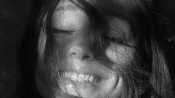 Portada de Petal de Ariana Grande. Portada de Petal de Ariana Grande.