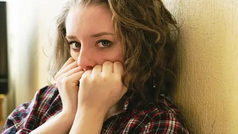 Imagen de una mujer asustada Imagen de una mujer asustada