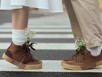 Imagen de los pies de una pareja