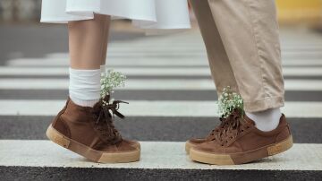 Imagen de los pies de una pareja
