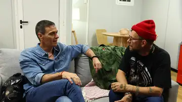 Pedro Sánchez y Damon Albarn Pedro Sánchez y Damon Albarn