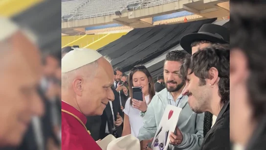 El Papa León XIV bendice a Siloé y recibe el último disco del grupo El Papa León XIV bendice a Siloé y recibe el último disco del grupo