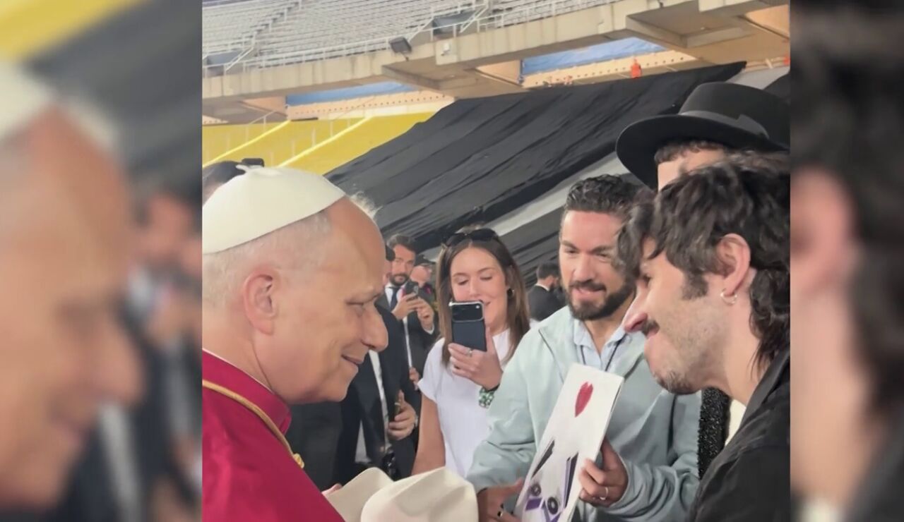 El Papa Le&oacute;n XIV bendice a Silo&eacute; y recibe el &uacute;ltimo disco del grupo