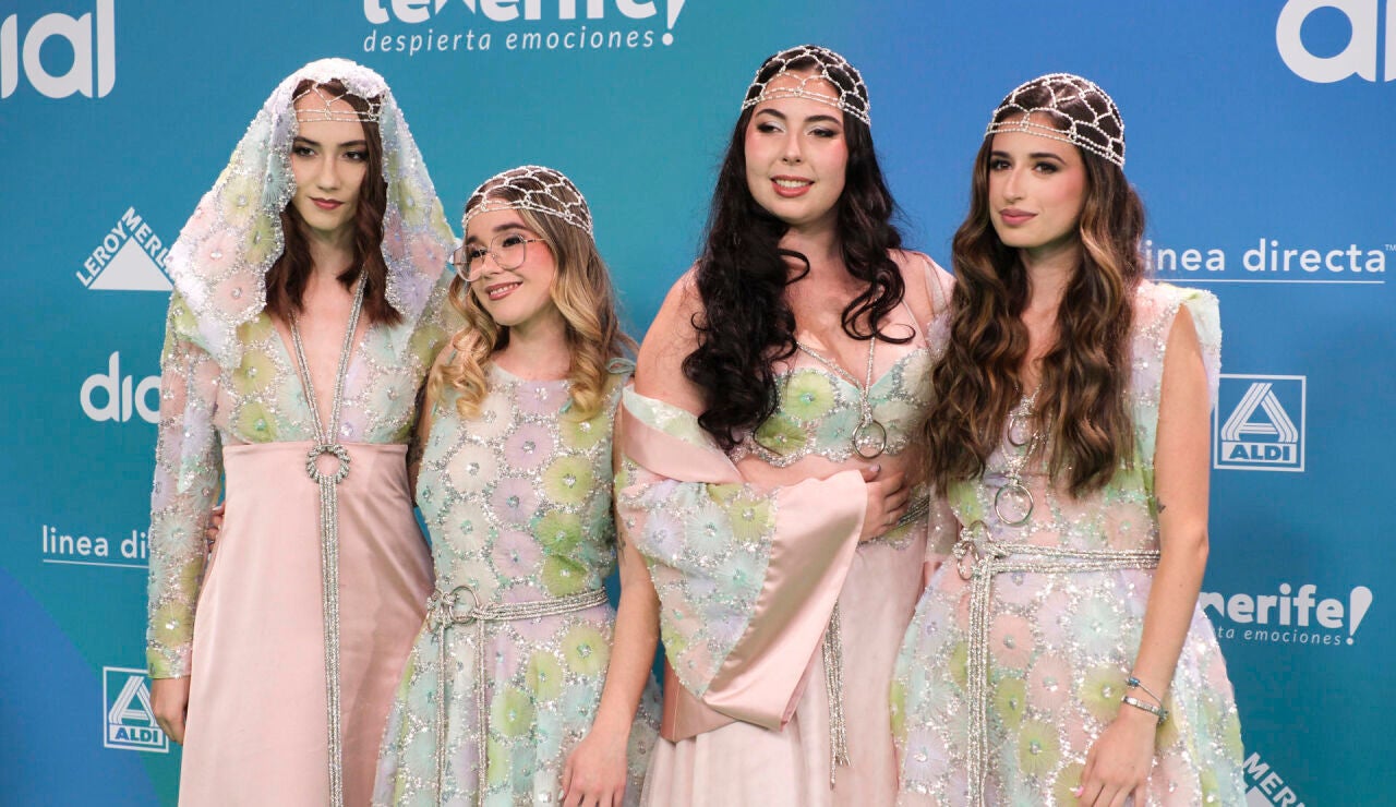 Las cuatro cantantes de la popular banda canaria &lsquo;Nueva L&iacute;nea&rsquo; en una imagen de archivo en los Premios Dial