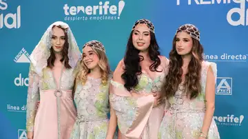 Las cuatro cantantes de la popular banda canaria ‘Nueva Línea’ en una imagen de archivo en los Premios Dial Las cuatro cantantes de la popular banda canaria ‘Nueva Línea’ en una imagen de archivo en los Premios Dial