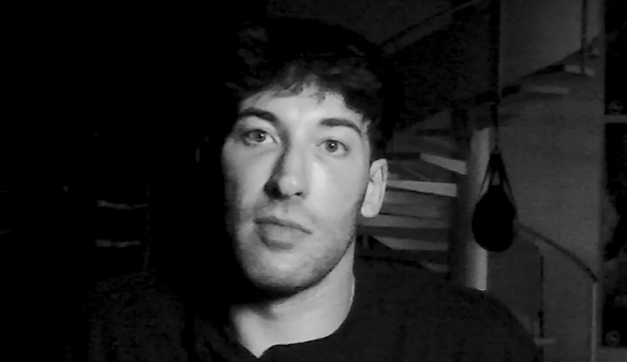 Viruzz en su video Camino a La Velada Del Año 6 - Capítulo 1