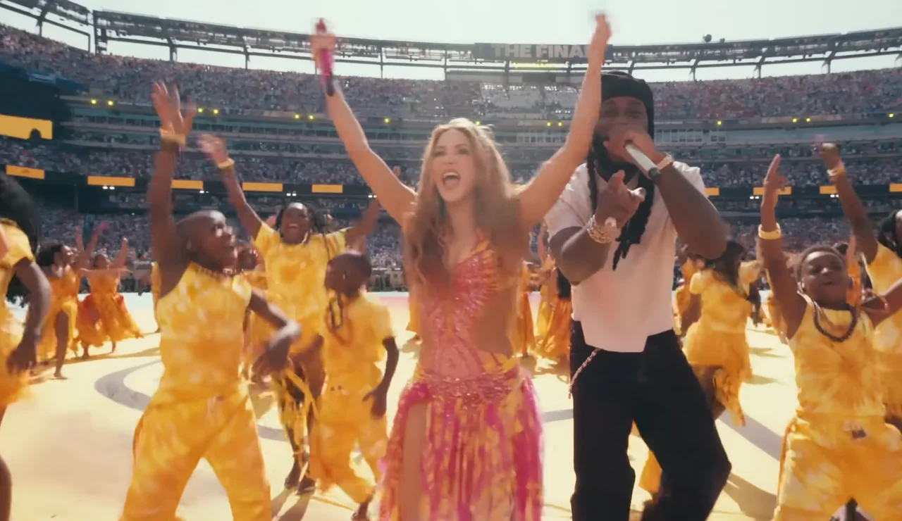 Shakira y Burna Boy en el descanso de la final del Mundial 2026