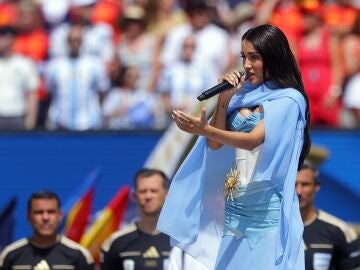 Mar&iacute;a Becerra actuando en la final del Mundial