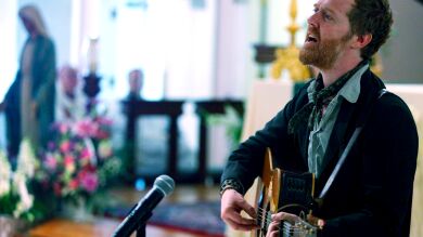 El oscarizado músico irlandés Glen Hansard muere en un accidente de moto en Dublín