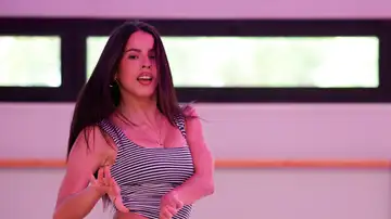 Natalia Palomares es la única bailarina europea que acompaña a Shakira Natalia Palomares es la única bailarina europea que acompaña a Shakira