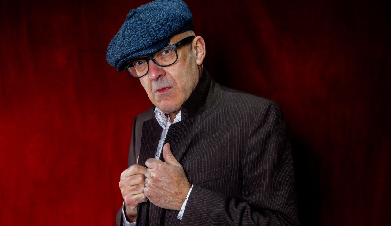 El m&uacute;sico V&iacute;ctor Coyote 