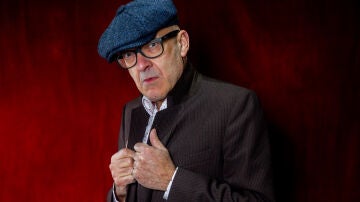 El m&uacute;sico V&iacute;ctor Coyote 