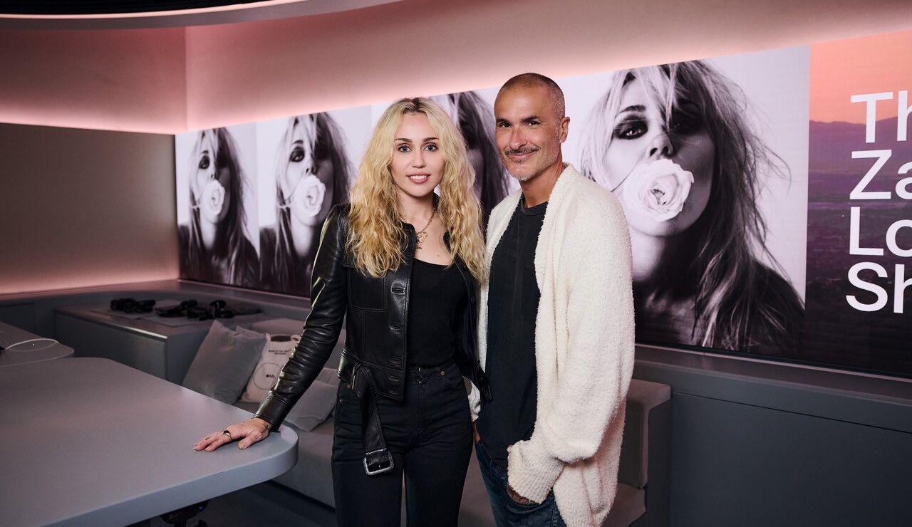 Miley Cyrus y Zane Lowe